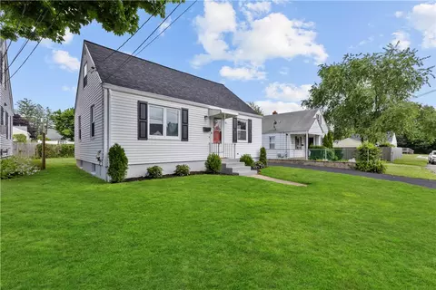 92 Boxwood Ave, Cranston, RI 02910