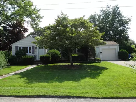 43 Eden Crest Dr, Cranston, RI 02920