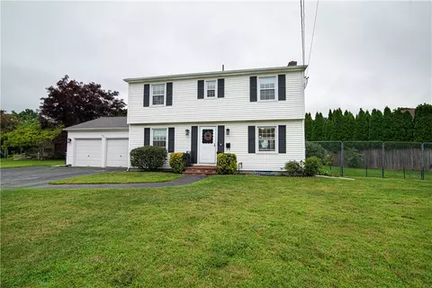 40 Milburn Rd, East Providence, RI 02914