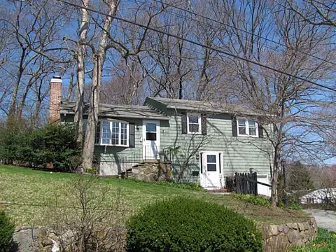 105 Cora St, East Greenwich, RI 02818