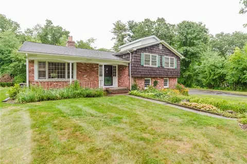 21 Hiller Dr, Seekonk, MA 02771