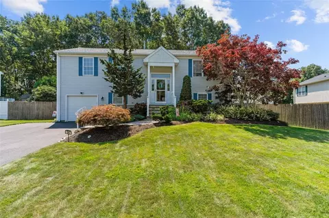 34 Remington Farm Dr, Coventry, RI 02816