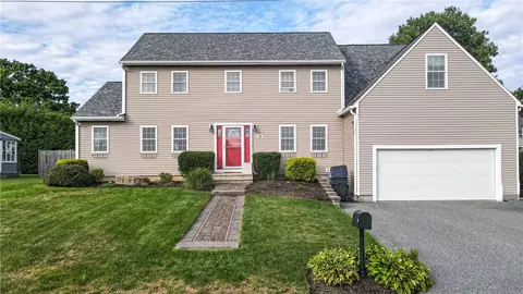 10 Green St, Cumberland, RI 02864