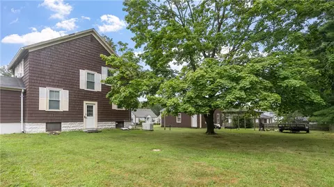 Exterior - 4 Whitcomb Rd, Riverside, RI 02915 photo 6 of 8