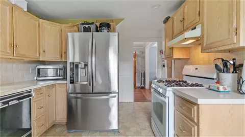 Kitchen - 4 Whitcomb Rd, Riverside, RI 02915 photo 2 of 3