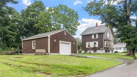 Exterior - 4 Whitcomb Rd, Riverside, RI 02915 photo 7 of 8