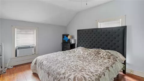Bedroom - 4 Whitcomb Rd, Riverside, RI 02915 photo 2 of 3