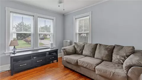 Living - 4 Whitcomb Rd, Riverside, RI 02915 photo 2 of 2