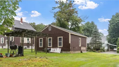 Exterior - 4 Whitcomb Rd, Riverside, RI 02915 photo 5 of 8