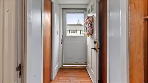 Entry Way - 4 Whitcomb Rd, Riverside, RI 02915 photo 3 of 4