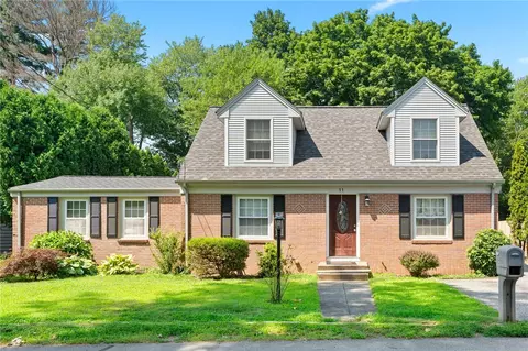 11 Greenlake Dr, Smithfield, RI 02828