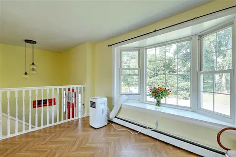 Living - 104 Levesque St, Warwick, RI 02886 photo 4 of 7