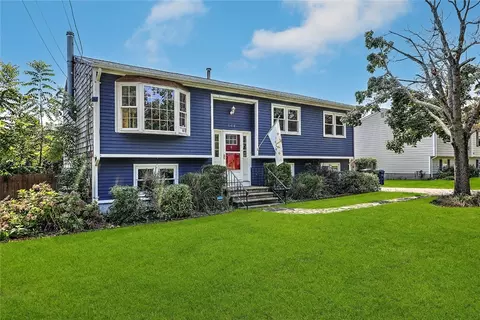 Exterior - 104 Levesque St, Warwick, RI 02886 photo 2 of 12