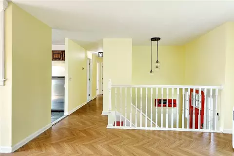 Entry Way - 104 Levesque St, Warwick, RI 02886 photo 2 of 4