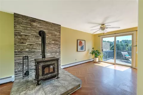 Living - 104 Levesque St, Warwick, RI 02886 photo 6 of 7