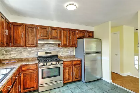 Kitchen - 104 Levesque St, Warwick, RI 02886 photo 4 of 5