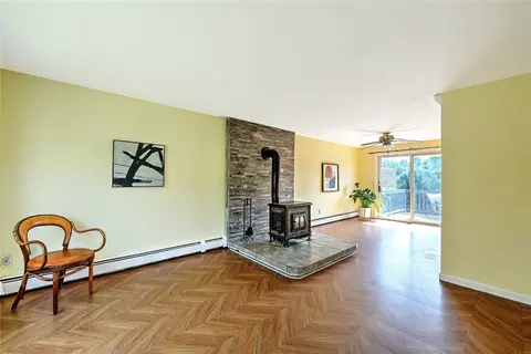 Living - 104 Levesque St, Warwick, RI 02886 photo 2 of 7