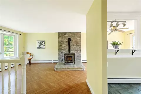 Living - 104 Levesque St, Warwick, RI 02886 photo 7 of 7