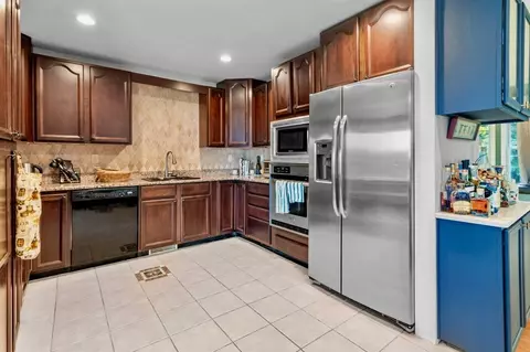Kitchen - 150 Old Mill Blvd, Warwick, RI 02889 photo 3 of 4