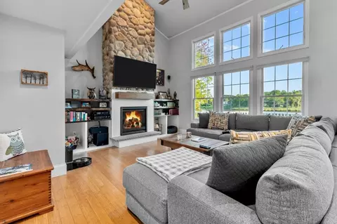 Living - 150 Old Mill Blvd, Warwick, RI 02889 photo 3 of 5