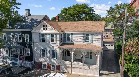 36 Dearborn St, Newport, RI 02840
