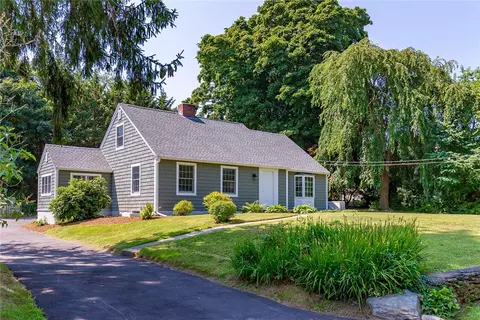 68 Ferry Ln, Barrington, RI 02806