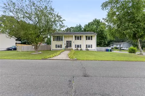 46 Sprague Ave, Warwick, RI 02889