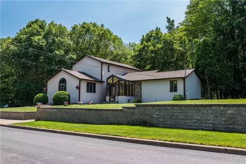 117 Derbyshire Dr, Cranston, RI 02921