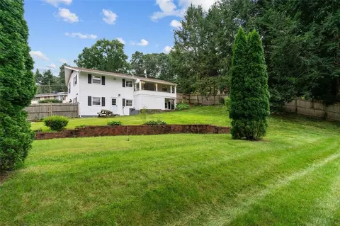 11 Blue Stone Dr, Woonsocket, RI 02895 photo 5