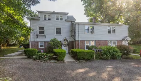 2 Thornton Ave #4, Smithfield, RI 02917