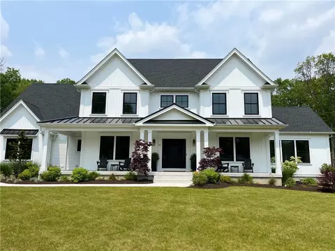 15 Chiswick Rd, Greenville, RI 02828