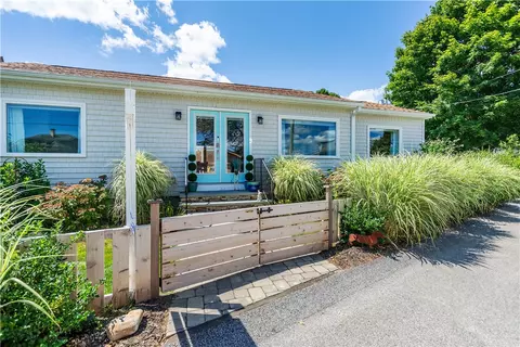 51 Herbert St, East Greenwich, RI 02818
