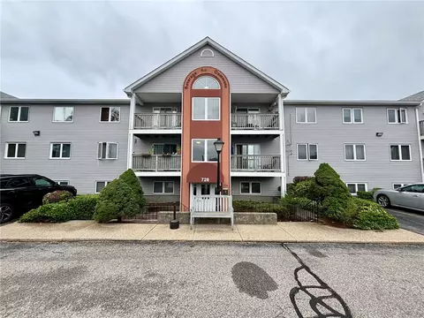 728 Beverage Hill Ave #2, Pawtucket, RI 02861
