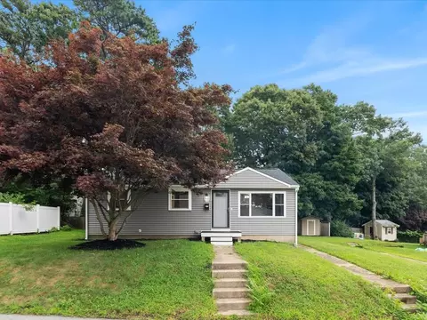 65 Roundway Dr, Coventry, RI 02816