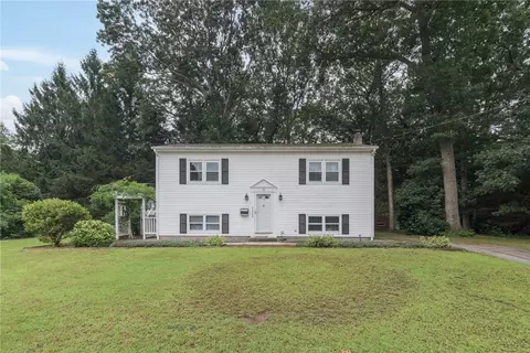 32 Laurel Ln, East Greenwich, RI 02818