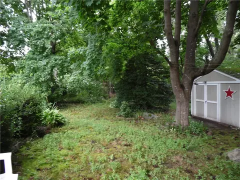 3 White St, Westerly, RI 02891
