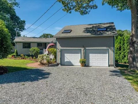 121 Steamboat St, Jamestown, RI 02835