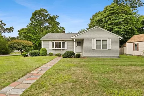 15 Washington Rd, Barrington, RI 02806