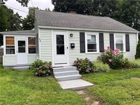 33 Alden St, East Providence, RI 02915