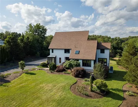 20 Heidi Rd, Lincoln, RI 02865