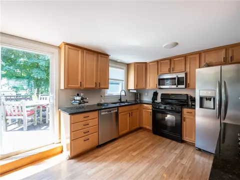 60 Inez Ave, Warwick, RI 02886 photo 9