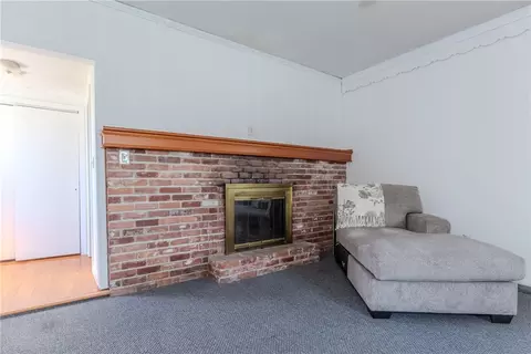 Living - 47 Foxcroft Ave, Warwick, RI 02889 photo 6 of 7