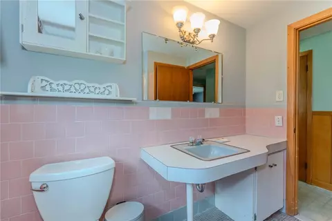 Bath - 47 Foxcroft Ave, Warwick, RI 02889 photo 4 of 4