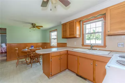 Kitchen - 47 Foxcroft Ave, Warwick, RI 02889 photo 1 of 4