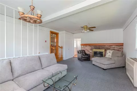 Living - 47 Foxcroft Ave, Warwick, RI 02889 photo 5 of 7