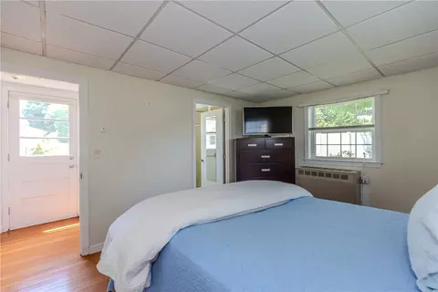 Bedroom - 47 Foxcroft Ave, Warwick, RI 02889 photo 2 of 9