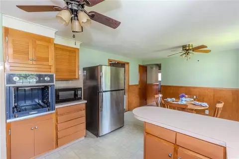 Kitchen - 47 Foxcroft Ave, Warwick, RI 02889 photo 4 of 4
