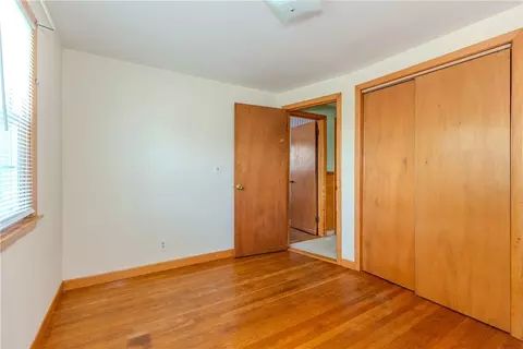 Bedroom - 47 Foxcroft Ave, Warwick, RI 02889 photo 8 of 9