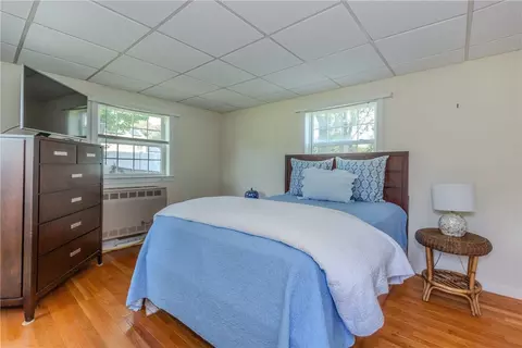 Bedroom - 47 Foxcroft Ave, Warwick, RI 02889 photo 1 of 9