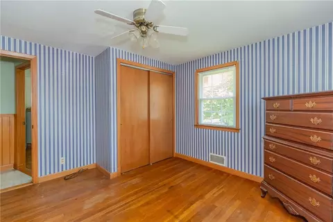 Bedroom - 47 Foxcroft Ave, Warwick, RI 02889 photo 6 of 9